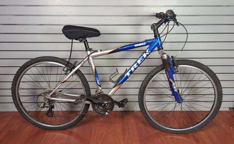 Trek 820 21-Speed Mountain Bike image