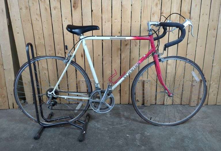 Schwinn World Tourist Road Bike image