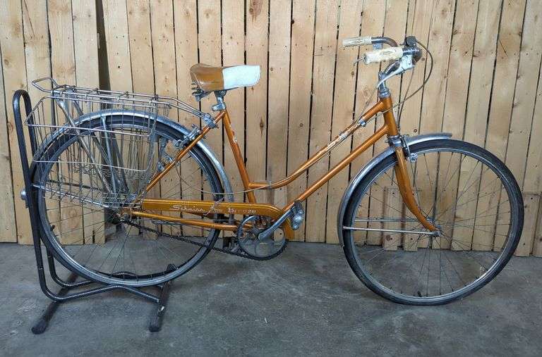 Schwinn Deluxe Breeze Bicycle image