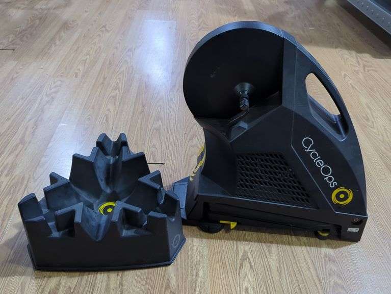 CycleOps Hammer Direct Driver Trainer With Saris Climbing Block image