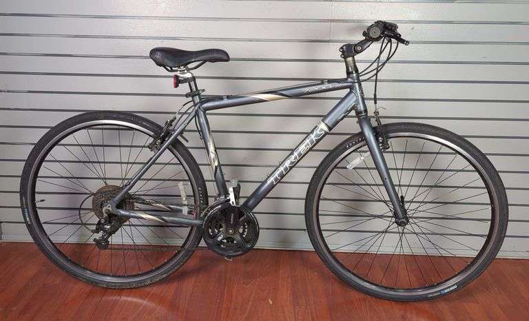Trek 7200 FX 24-Speed Hybrid Bicycle image