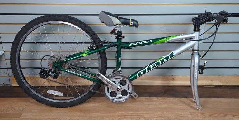 Giant Boulder Mountain Bike image