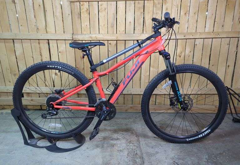 Fuji Adventure A2 27.5" Mountain Bike Size 15 image
