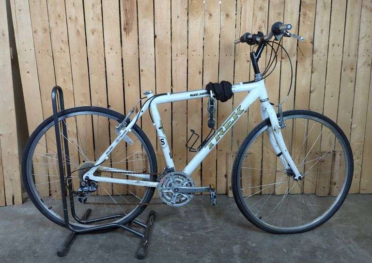 Trek 7500 Multitrack Bicycle image