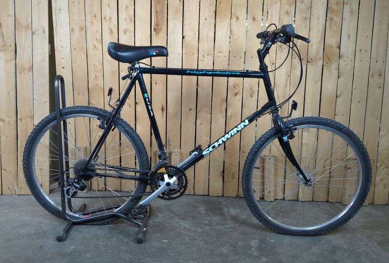 Schwinn High Plains Mountain Bike image
