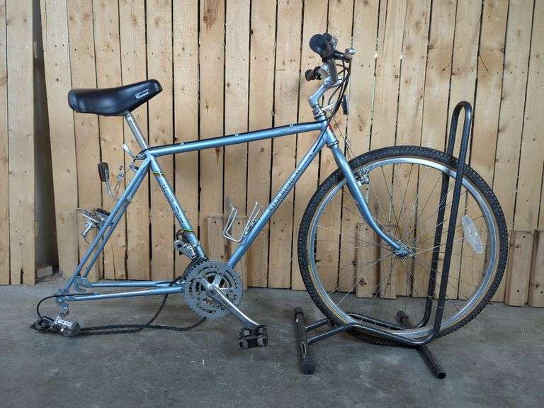 Fuji BLVD XC Bicycle image