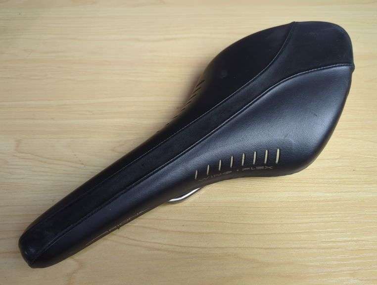 Fizik Arione Wing Flex Black Bicycle Saddle/Seat image