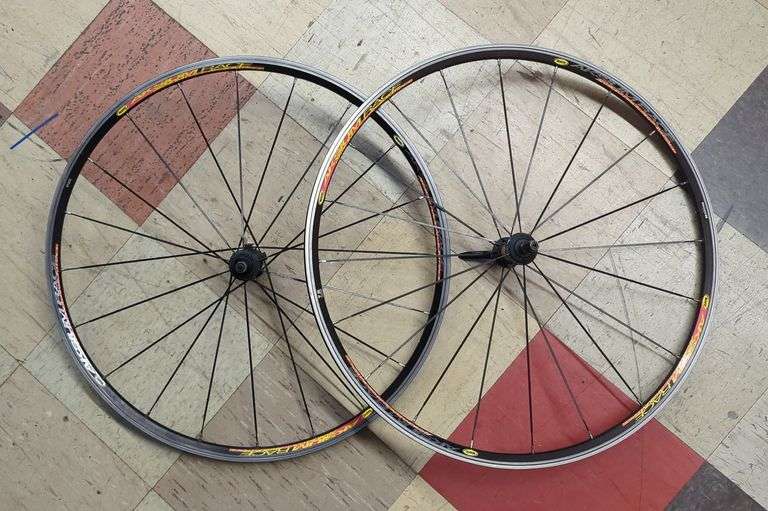 Mavic Aksium Race Bicycle Wheelset image