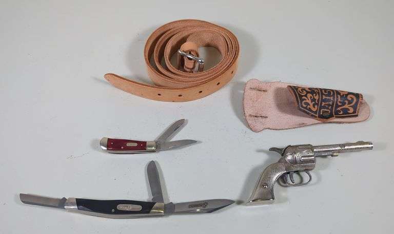 Buck 301 And Buck 380 Pocket Knives, Including Daisy PAL Cap Gun With Leather Holster And Belt, image