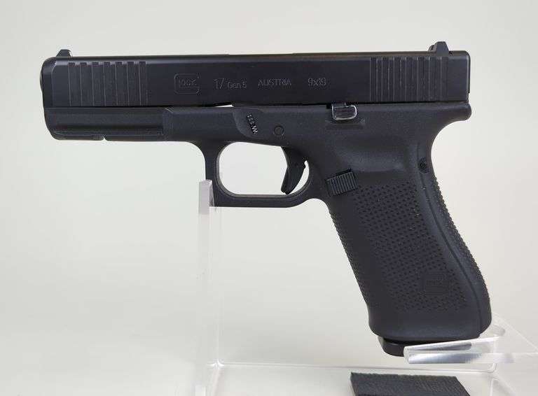 Austria Glock 17 Gen 5 9x19 Cal  Pistol SN# CBCU052 image