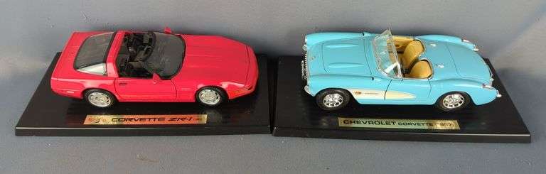 Maisto 1992 Chevrolet Corvette ZR-1 And 1957 Chevy Corvette Diecast Cars image