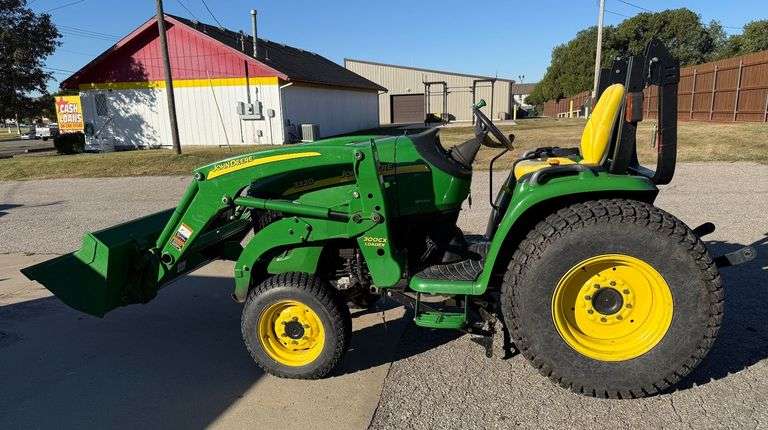 2008 John Deere 3320 Compact Utility Tractor With 300CX Loader And 61 Inch Quick-Attach Bucket, See Photo Gallery For Video image
