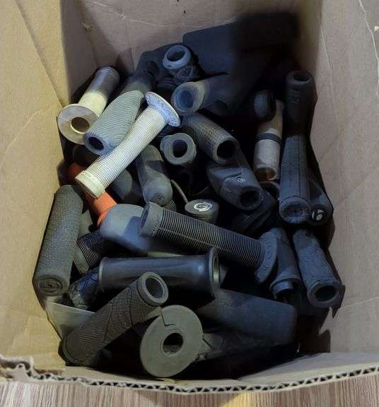Bicycle Handlebar Grips, Contents Of Box image