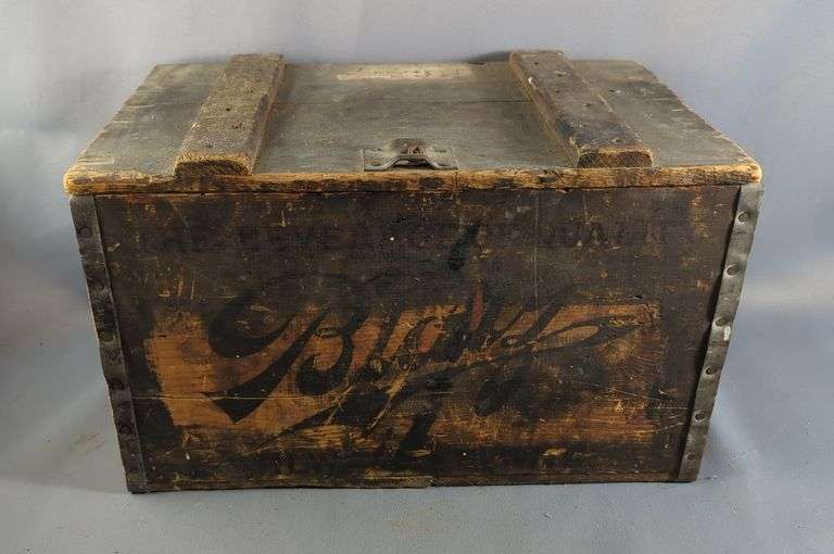 Blatz Wood Crate image
