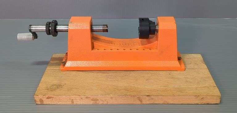 Lyman Universal Trimmer With Universal Chuck image