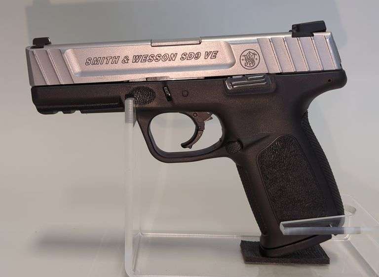 Smith & Wesson SD9 VE 9mm Luger Pistol SN# FDE0785 image