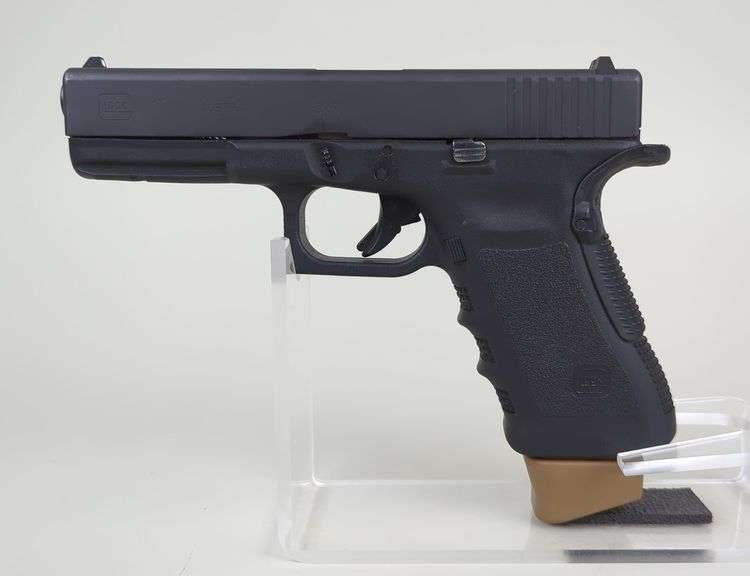 Austria Glock 17 9x19 Cal Pistol SN# CDTZ600 image
