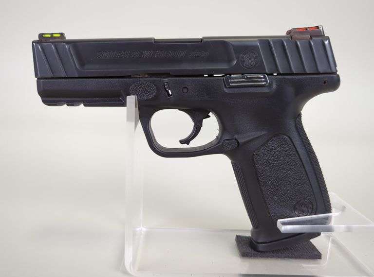 Smith & Wesson SD9 9mm Luger  Pistol SN# FDD7268, Fiber Optic Sights, image