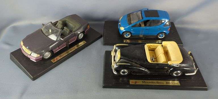 Maisto Mercedes-Benz 1:18 Scale Diecast Model Cars image