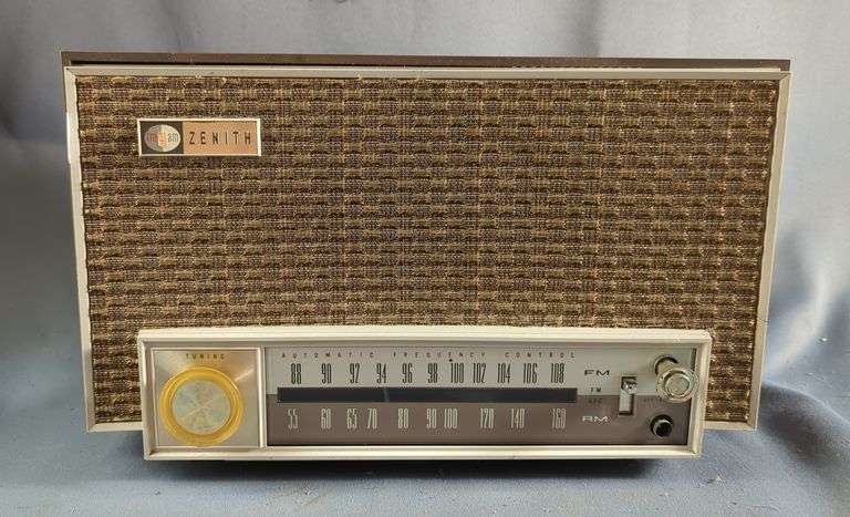 Zenith AM/FM Radio, Model K725 image