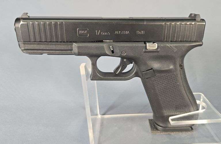 Austria Glock 17 Gen 5 9x19 Pistol SN# BRWH043 image