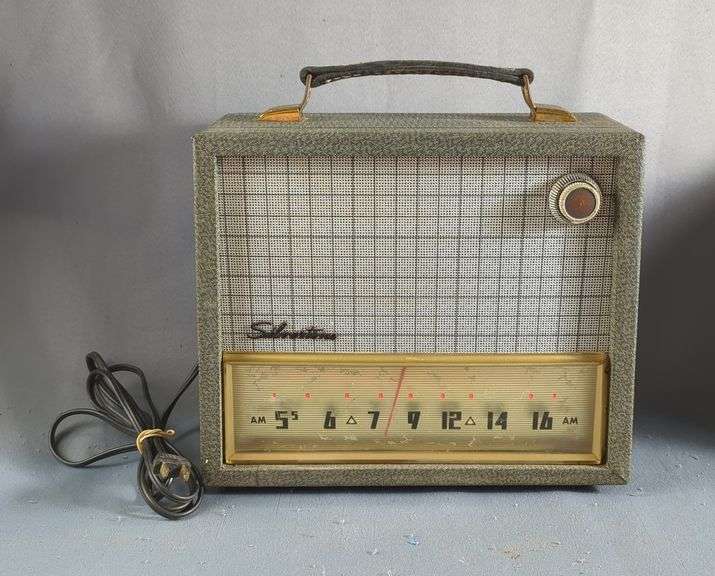 Silvertone Tube Radio, Model 4225 image