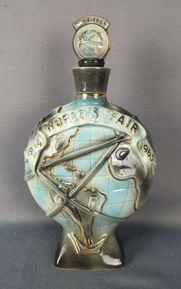 1964-1965 New York World's Fair Souvenir Globe Decanter image