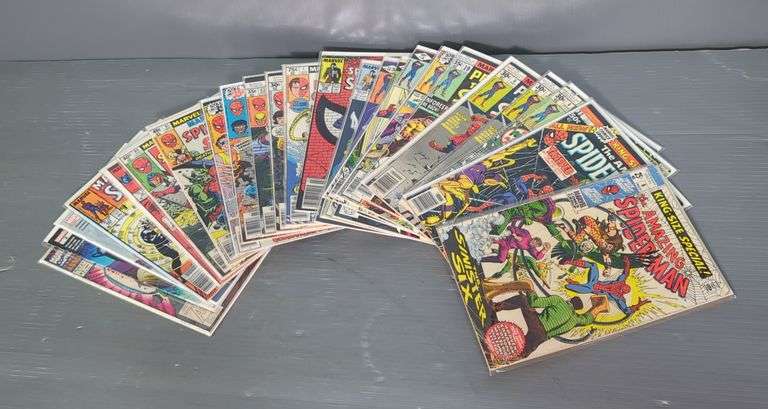 Marvel Comics Spider-Man Comic Books, Approx Qty 25 image