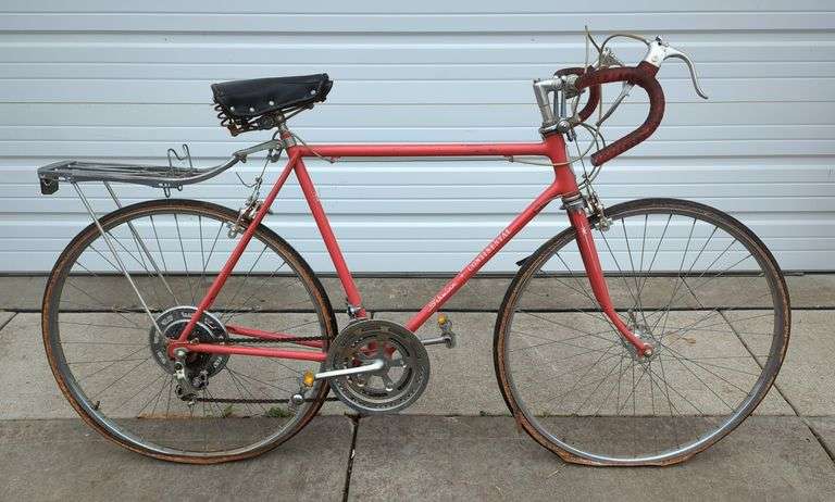 Schwinn Continental 10-Speed 27" Bike With Rear Cargo Rack, Tires Need Replaced image