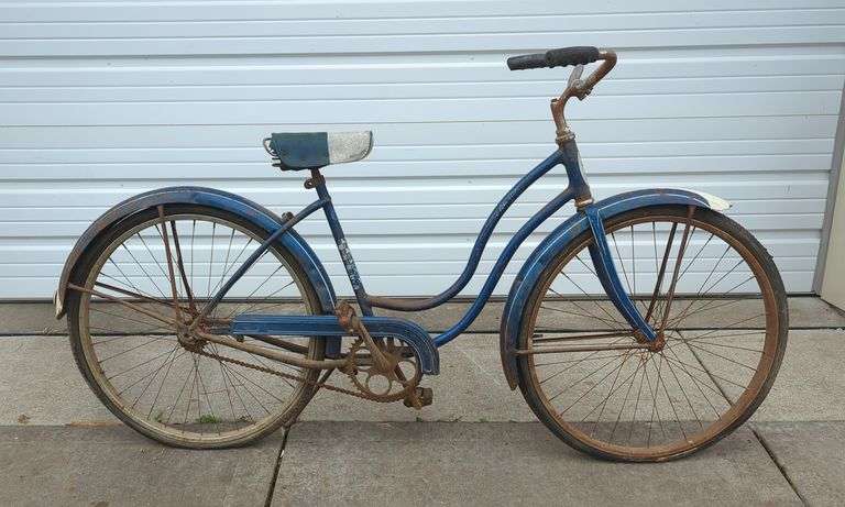 Schwinn 26" Cruiser Bike, Tires Need Replaced image