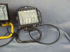 Halogen Portable Work Lights, Qty 2, One Powers On, One Missing Bulb