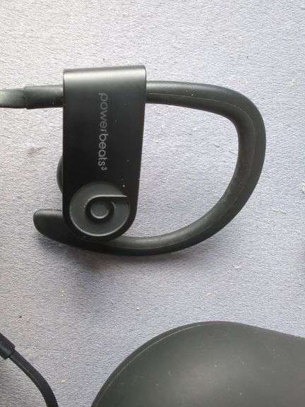 Powerbeats3 Wireless Earphones with Charging Case and Cable