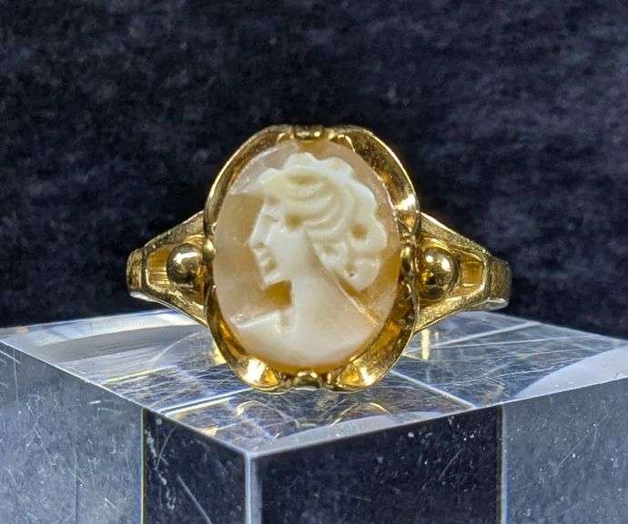 10k Gold Cameo Ring