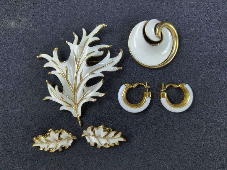 Group of White And Gold Tone Costume Jewelry Fashion Jewelry