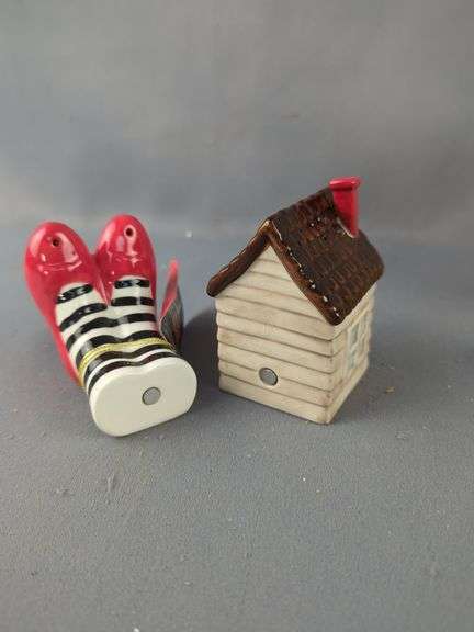 Magnetic Wizard of Oz Salt And Pepper Shaker Set
