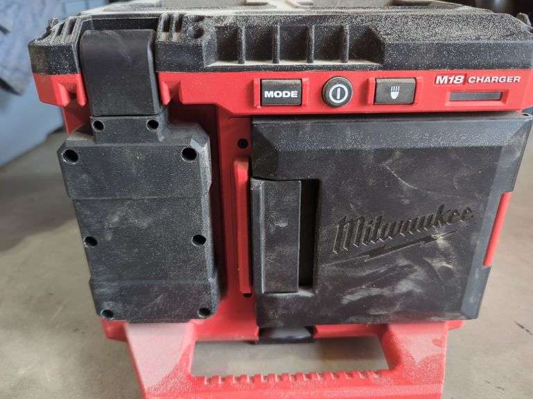 Milwaukee Packout M18 Charger Light