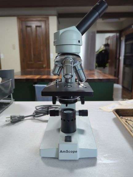 AmScope Microscope with Prepared Slide Set