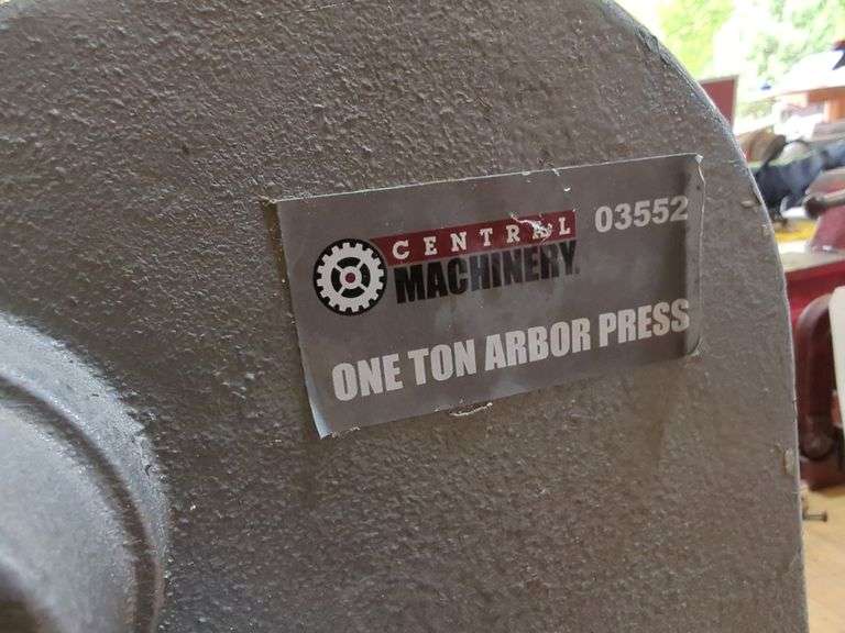 Central Machinery One Ton Arbor Press with Assorted Hardware