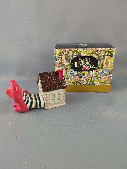 Magnetic Wizard of Oz Salt And Pepper Shaker Set