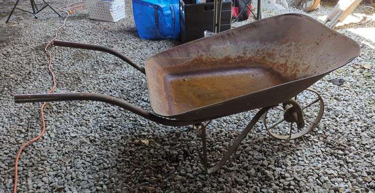 Heavy Duty Wheelbarrow With Metal Spoke Wheel