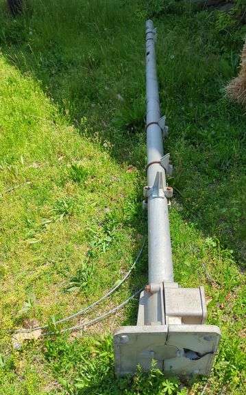 Safetran Systems Railroad Signal Mast