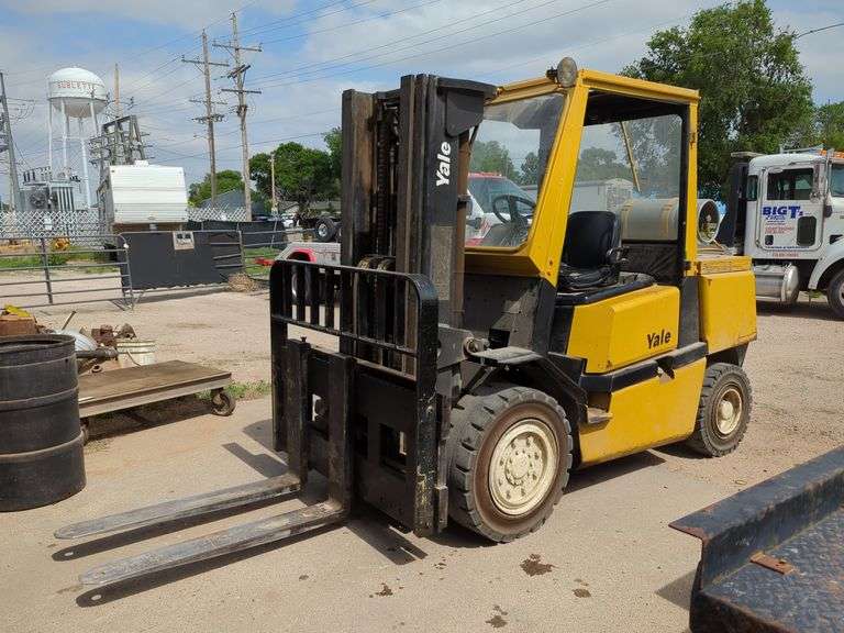 Yale Model GLP100MGNGBE088 Propane Forklift, Doors Detached, 12038 Hours image