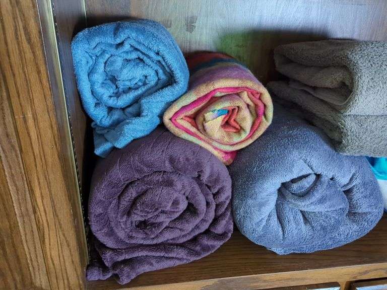 Plush Blankets, Qty 5, Various Colors, Bath and Hand Towels, Various Styles