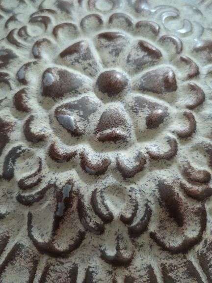Distressed Style Round Wall Medallion, 39"