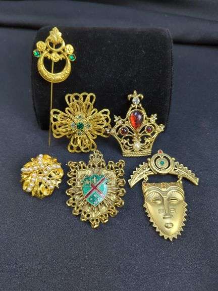 Lot of Six Decorative Brooches