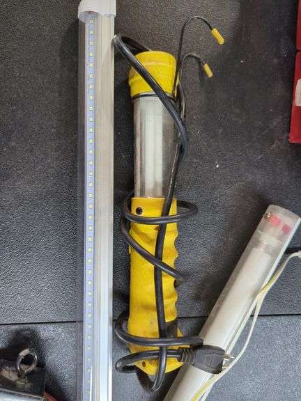 Fluorescent Work Lights And Retractable Extension Cord