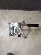 Saber TR-6 Adjustable Tripod Stand