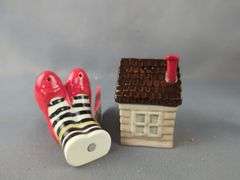 Magnetic Wizard of Oz Salt And Pepper Shaker Set