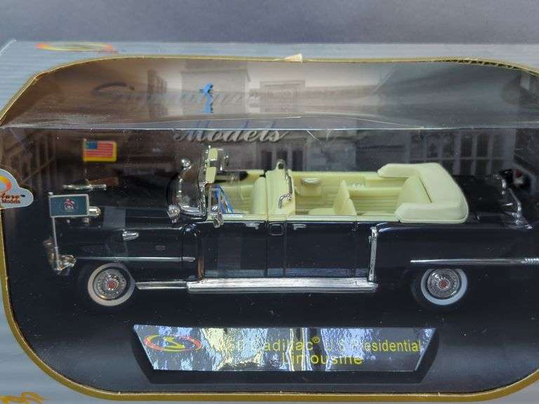 Signature Models 1/32 Scale Car Collection