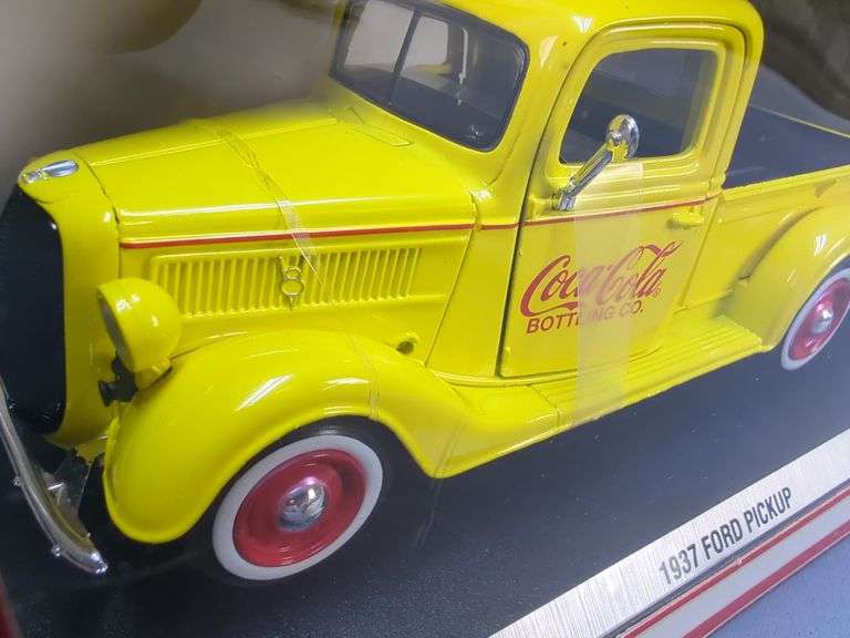 Coca-Cola 1955 Chevy 5100 & 1937 Ford Pickup Diecast Truck Set